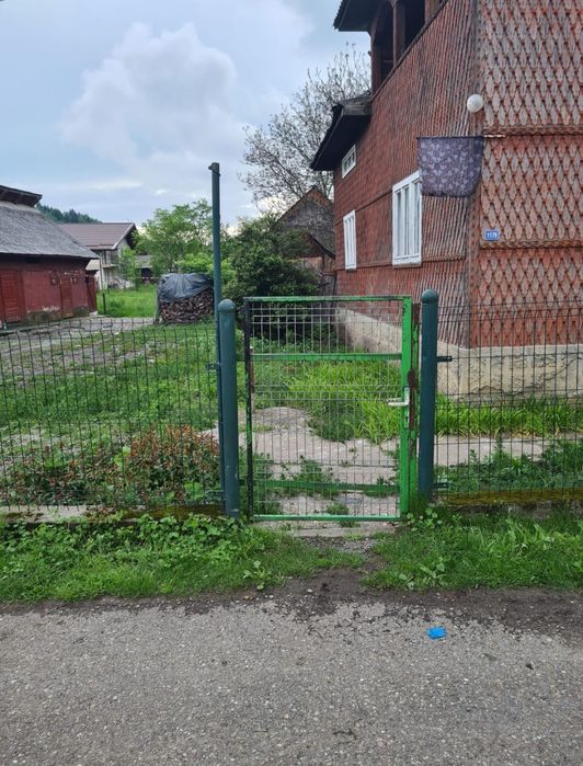 Vând casă în Moisei + 10 ari de teren