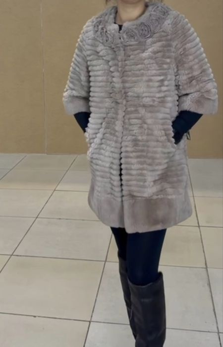 Срочно продам Шуба -доха Бобер. Размер М. Новое.