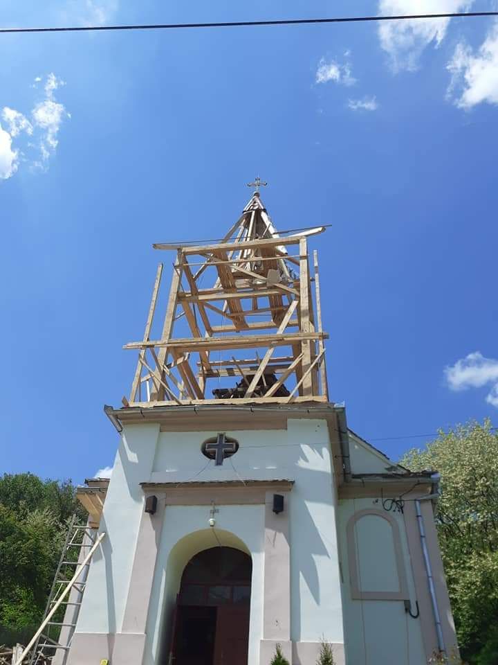 Acoperis biserici turnuri  monumente