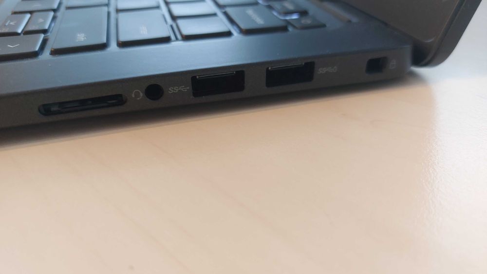 Dell 7410 2TB HDD, i5-10310U, 16GB RAM, Нова батерия