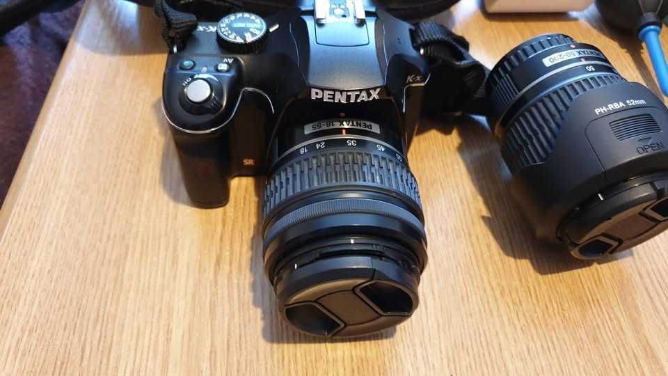 Aparat foto DSLR Pentax K-x Negru, + 18-55 + 50-200 si tot ce se vede