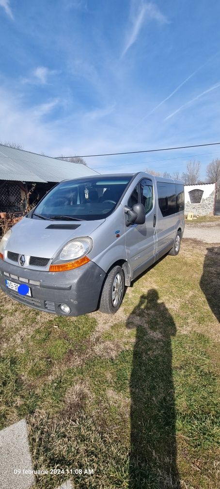 Vând Renault Trafic