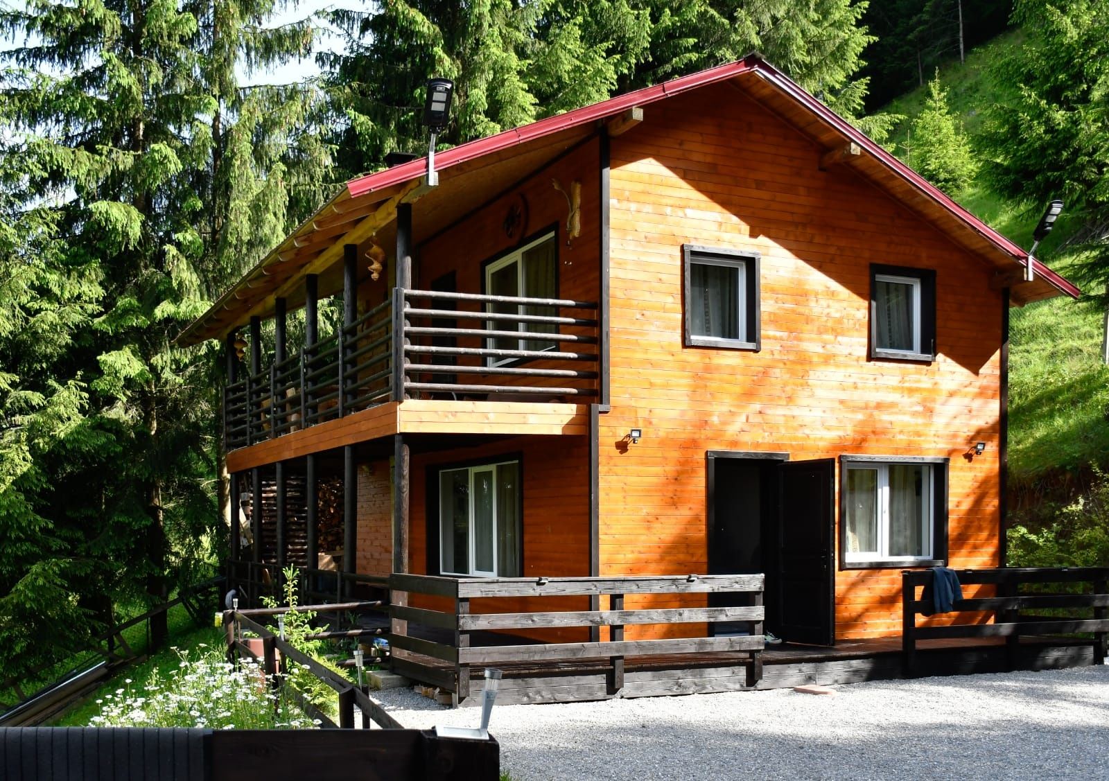 Cabană la munte într-o zona foarte frumoasa și liniștită cu ciubar și