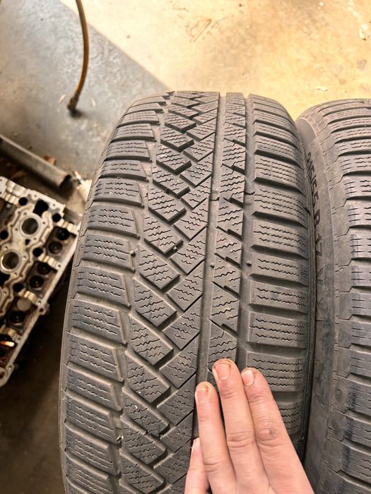 2бр 215/55/17 Continental