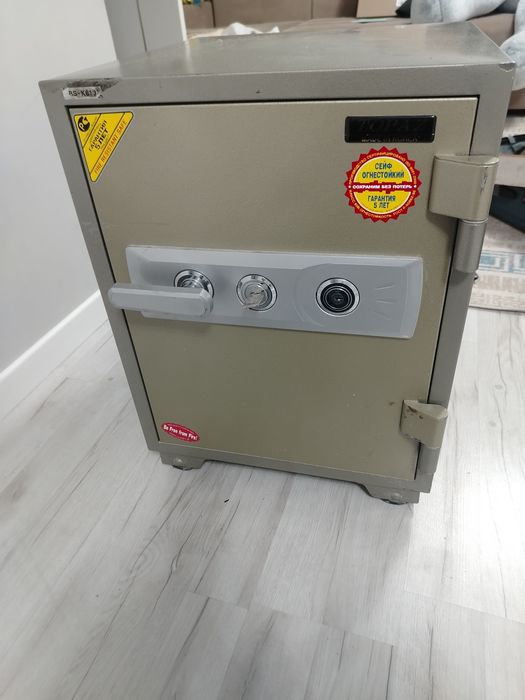 Продам сейф противо пожаный срочно