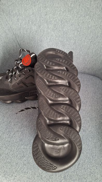 Versace Chain Reaction Black