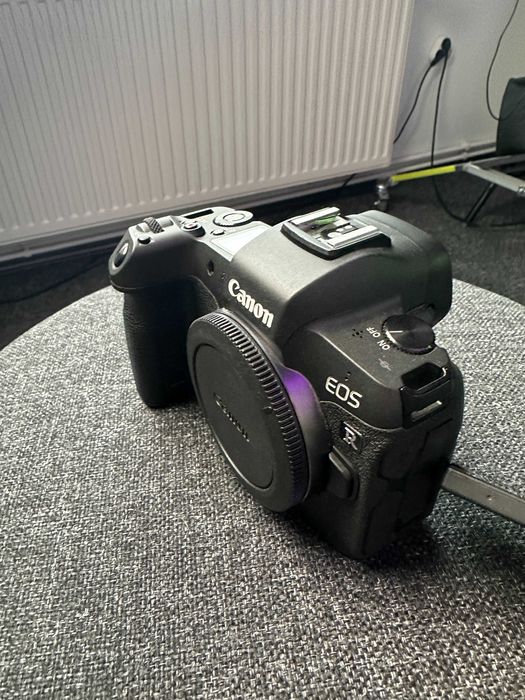 Cameră Canon EOS R