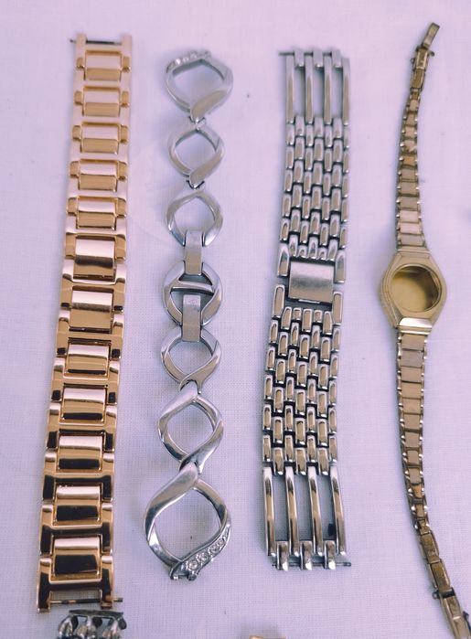Lot 10 curele pentru ceasuri de mână de damă, din metal