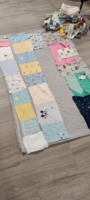 Paturica din hainitele mici ale lui bebe personalizata