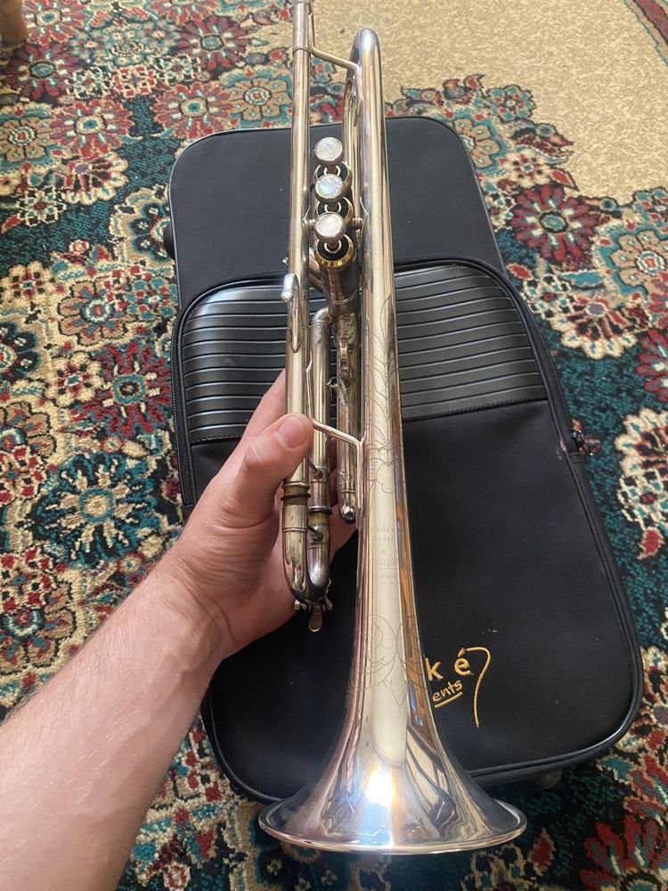 Trompeta Bach Stradivarius 37 model aniversar