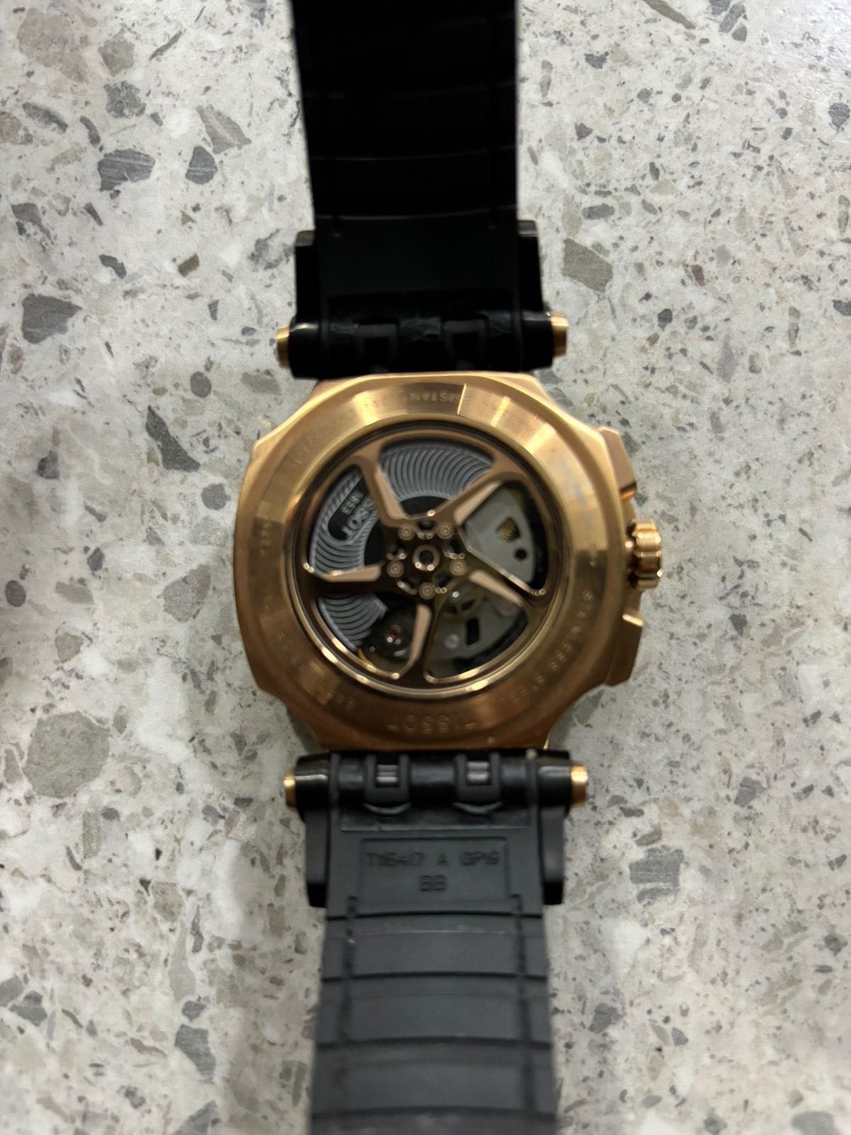 Часовник Tissot.