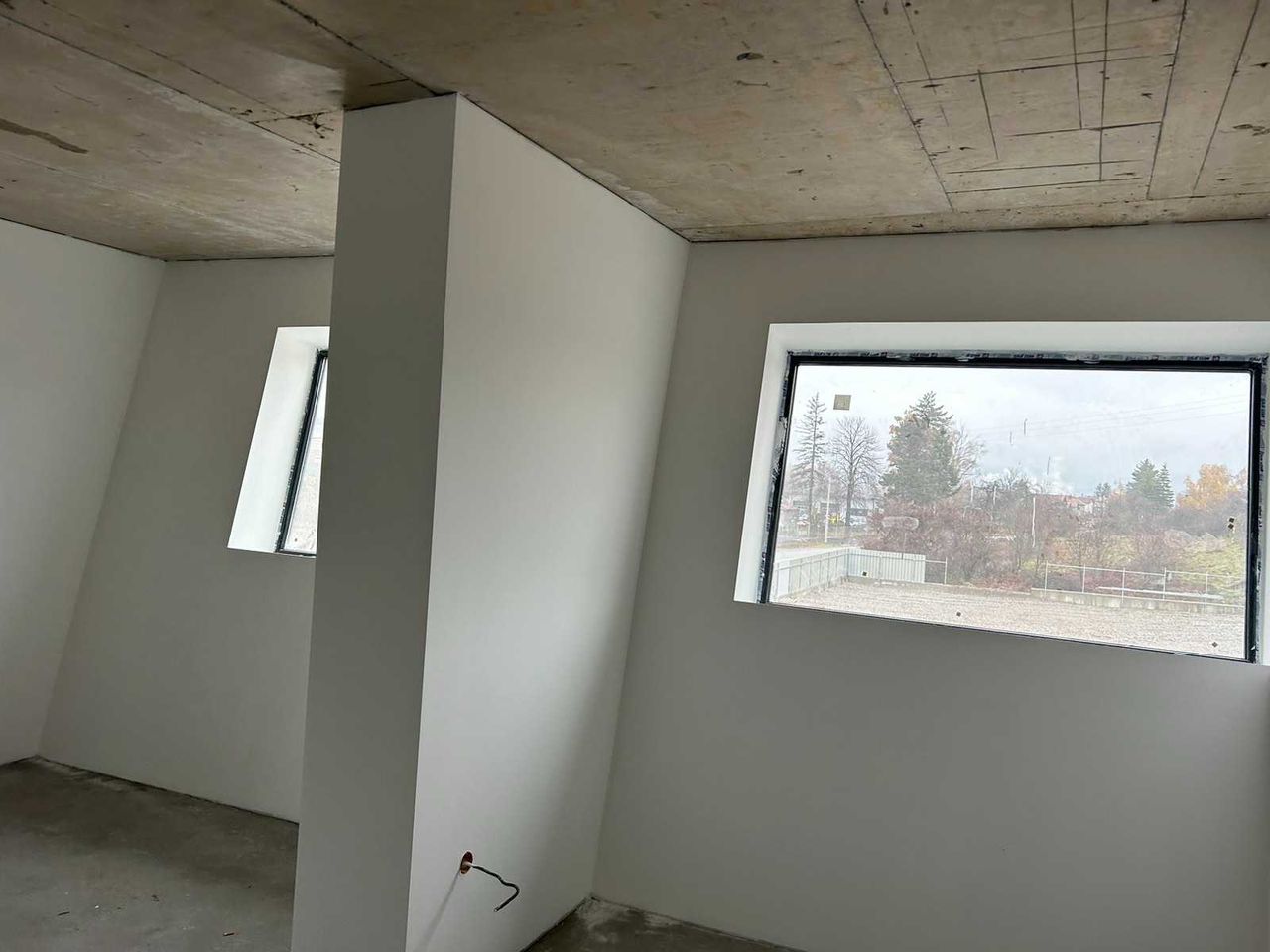 Дава се под наем Промишлена сграда в Перник, Църква - 710 кв.м за 1020 € - Снимка #8