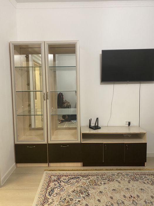 Срочно! Красивый сервант с тумбой под тв