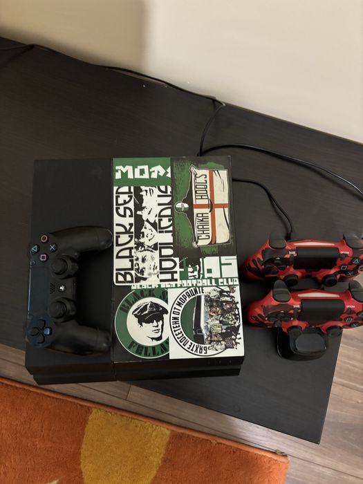 Playstation 4 1тб с 3 джойстика и зарядна станция