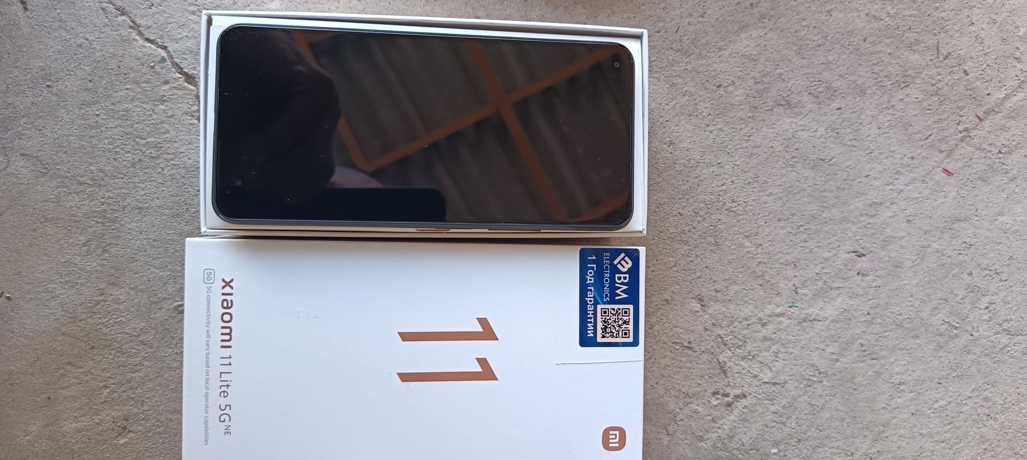 Xiaomi 11 lite 5G сотилади холати янгидай турибти