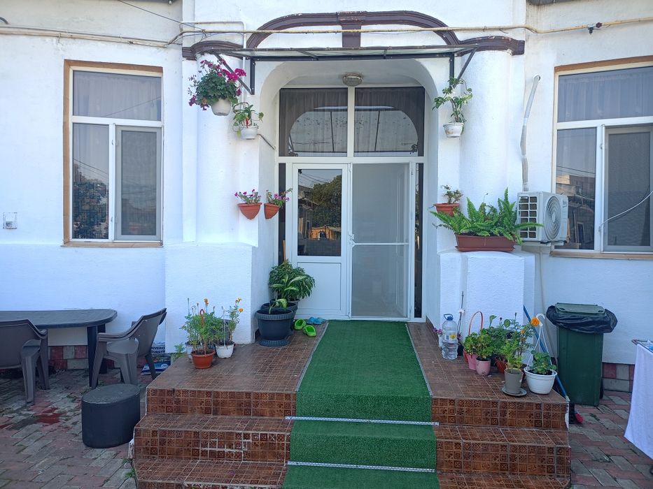 Vând casă piata Centrală 3 camere