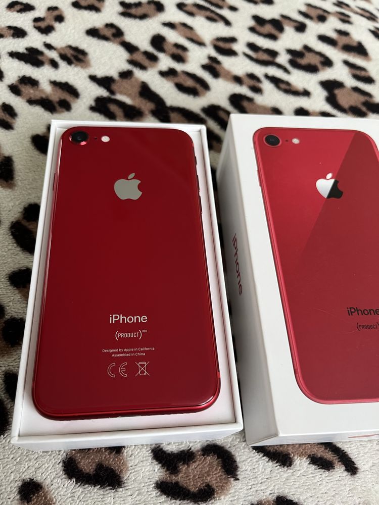 Продам пупсика iPhone 8 RED