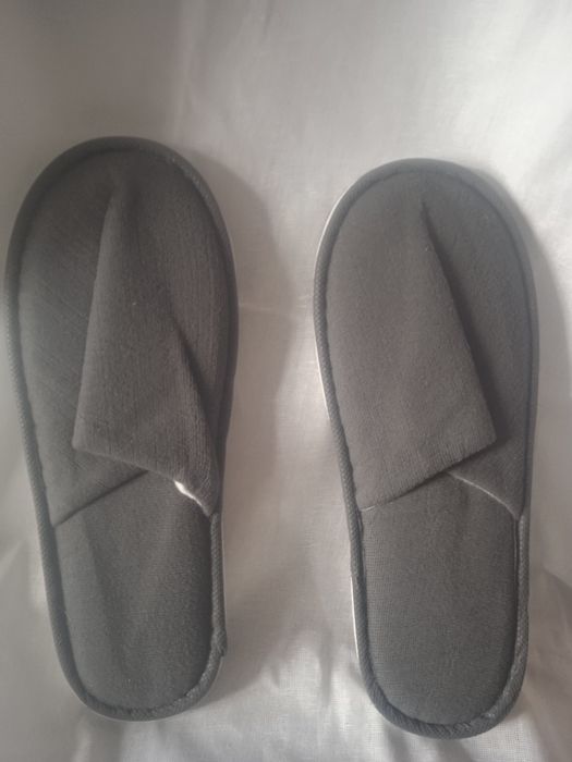 Женские тапочки.