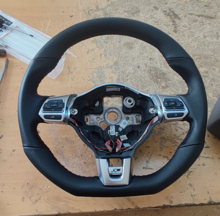 Tapiterii  si volane auto