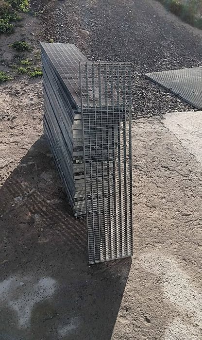 Vindem grătare zincate și orice ce se vede în poze