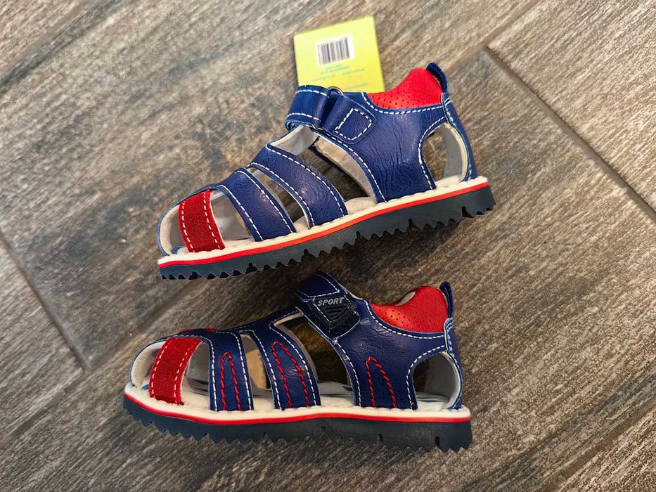 Нови детски сандали номер 22