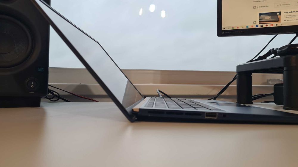Laptop rapid, subtire si usor ASUS ZenBook UX533FD, i7, GTX 1050, 512