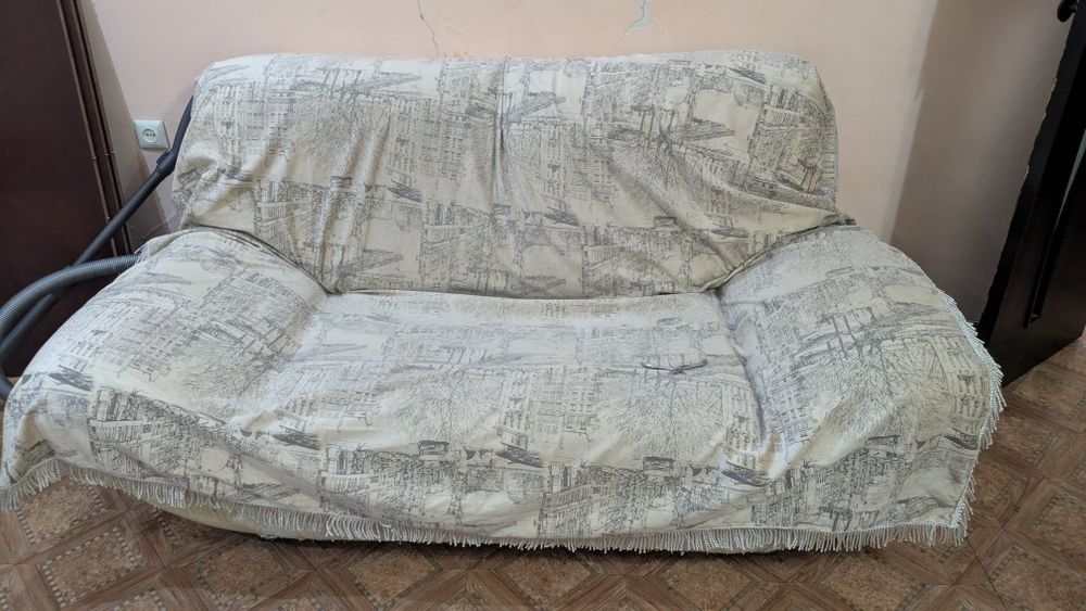 Продам 2 дивана и 1 кресло