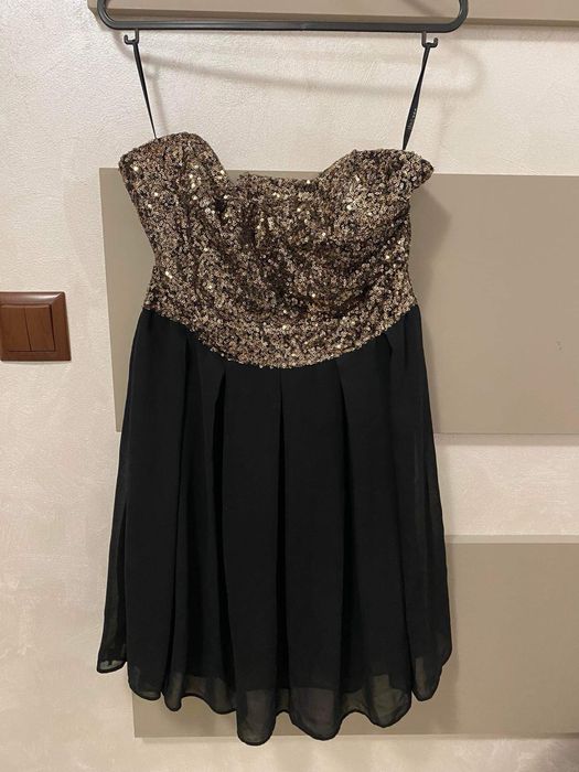 Рокля с пайетено бюстие