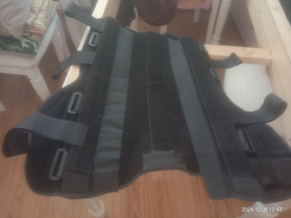 Тутор для от бедра до лодыжек  Носил две недели,  вместо гипса.