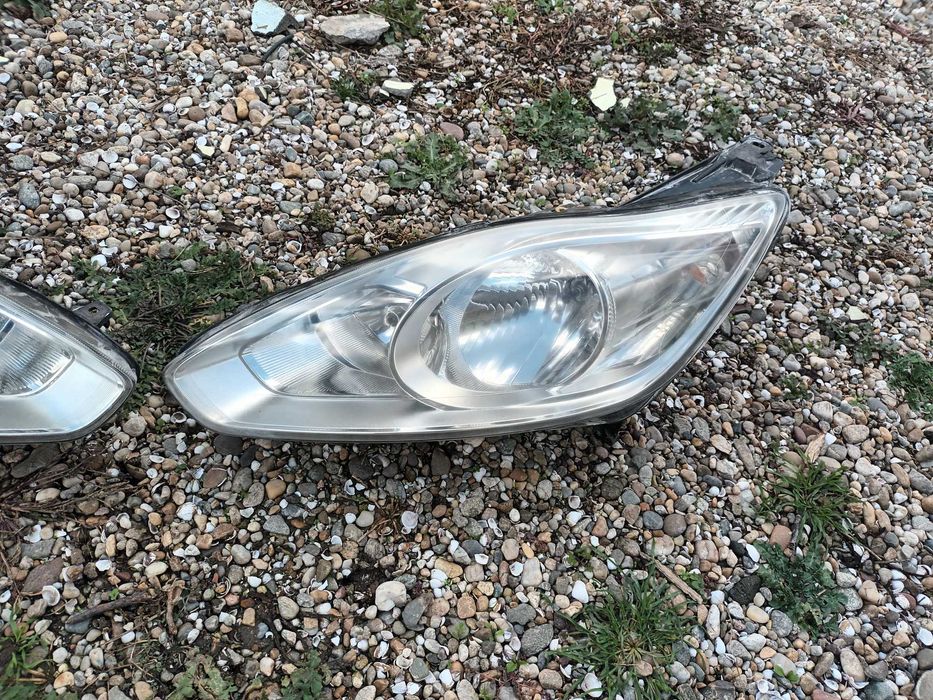 ляв и десен фар за форд Ц - макс II 2010 + FORD C - MAX II