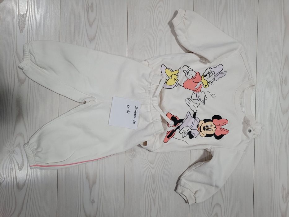 Vand haine mărimea 80,preț pe bucata
Nu asigur transport