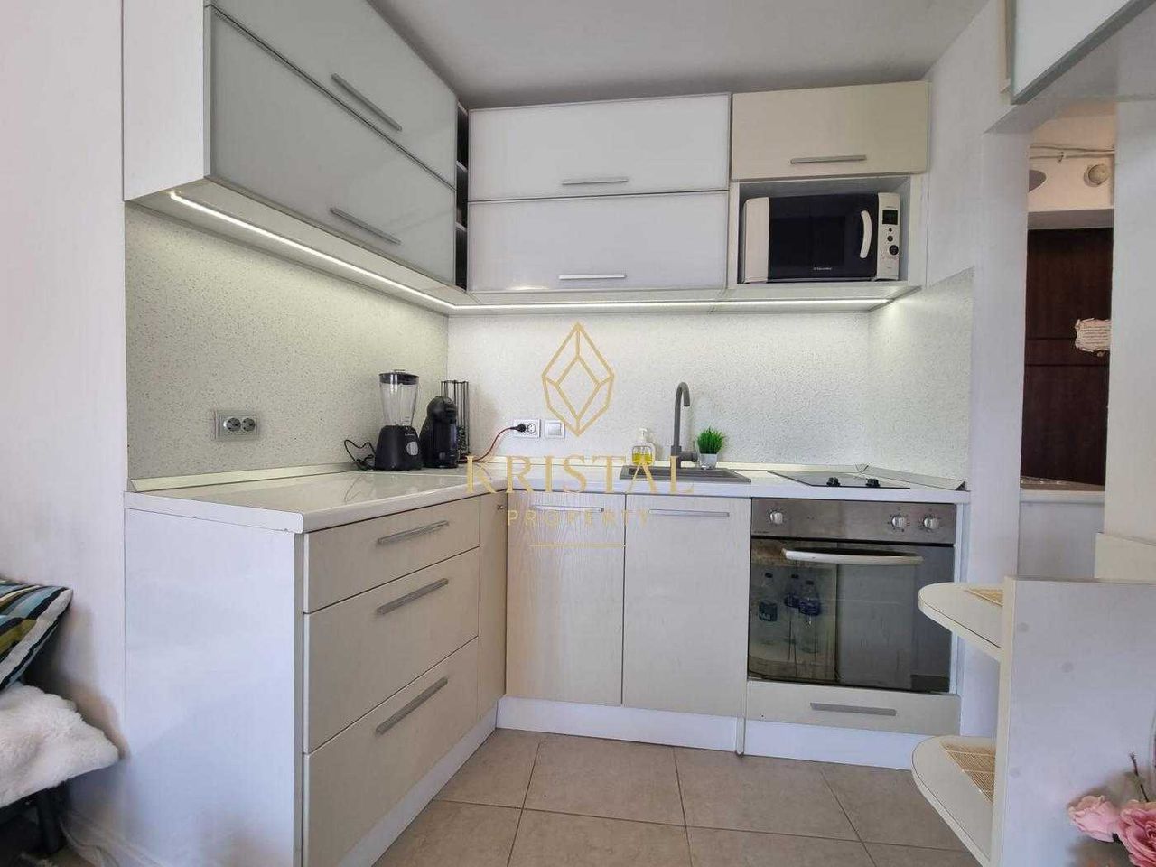 Продава се Двустаен апартамент в Несебър - 55 кв.м за 1400 €/кв.м - Снимка #3