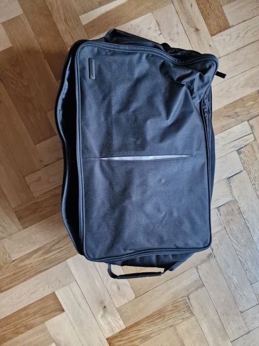 Vând geantă organizator pentru mașină