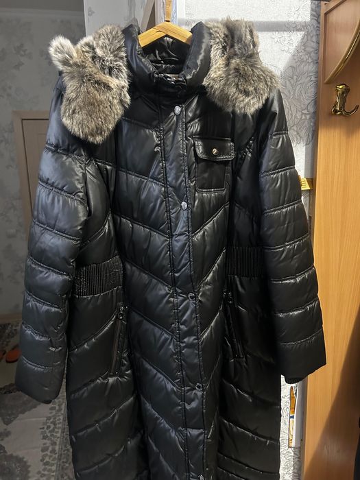 Пуховик зимний, черного цвета.