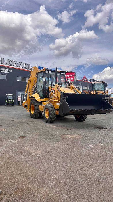 Экскаватор-погрузчик LOVOL FLB468-II