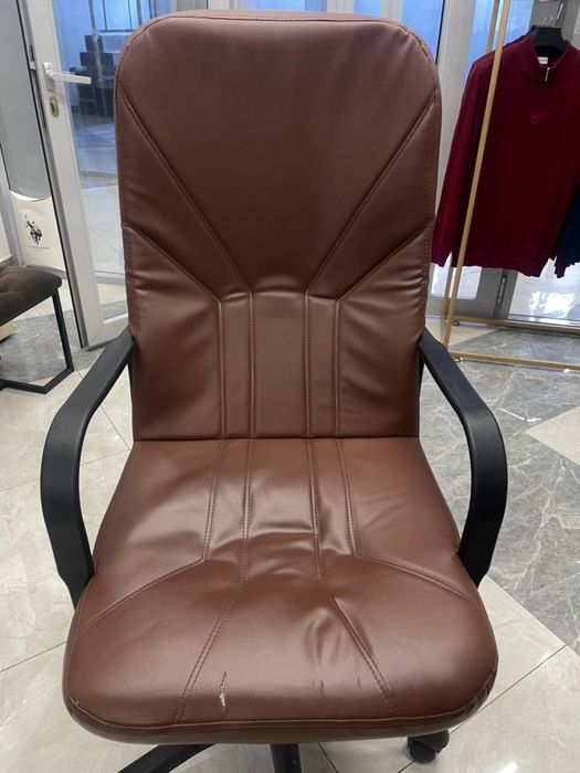 Кресло кожзам коричневое