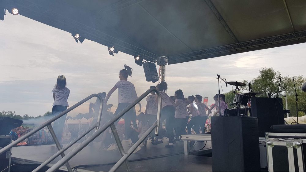 Oferta de scena, sonorizare si lumini