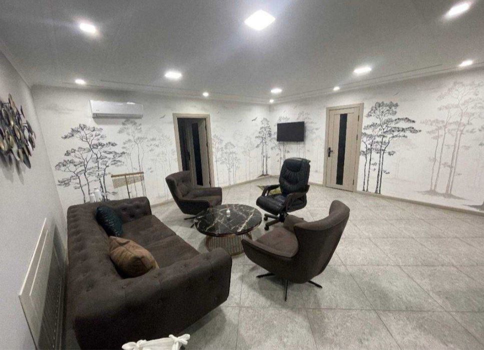 Аренда офиса! 3 ком 90 кв муқимий первая линия!