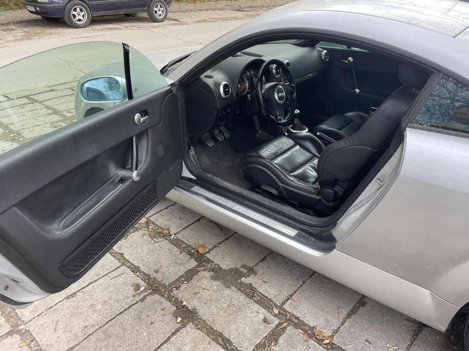 Ауди ТТ куатро 1.8т АГИ