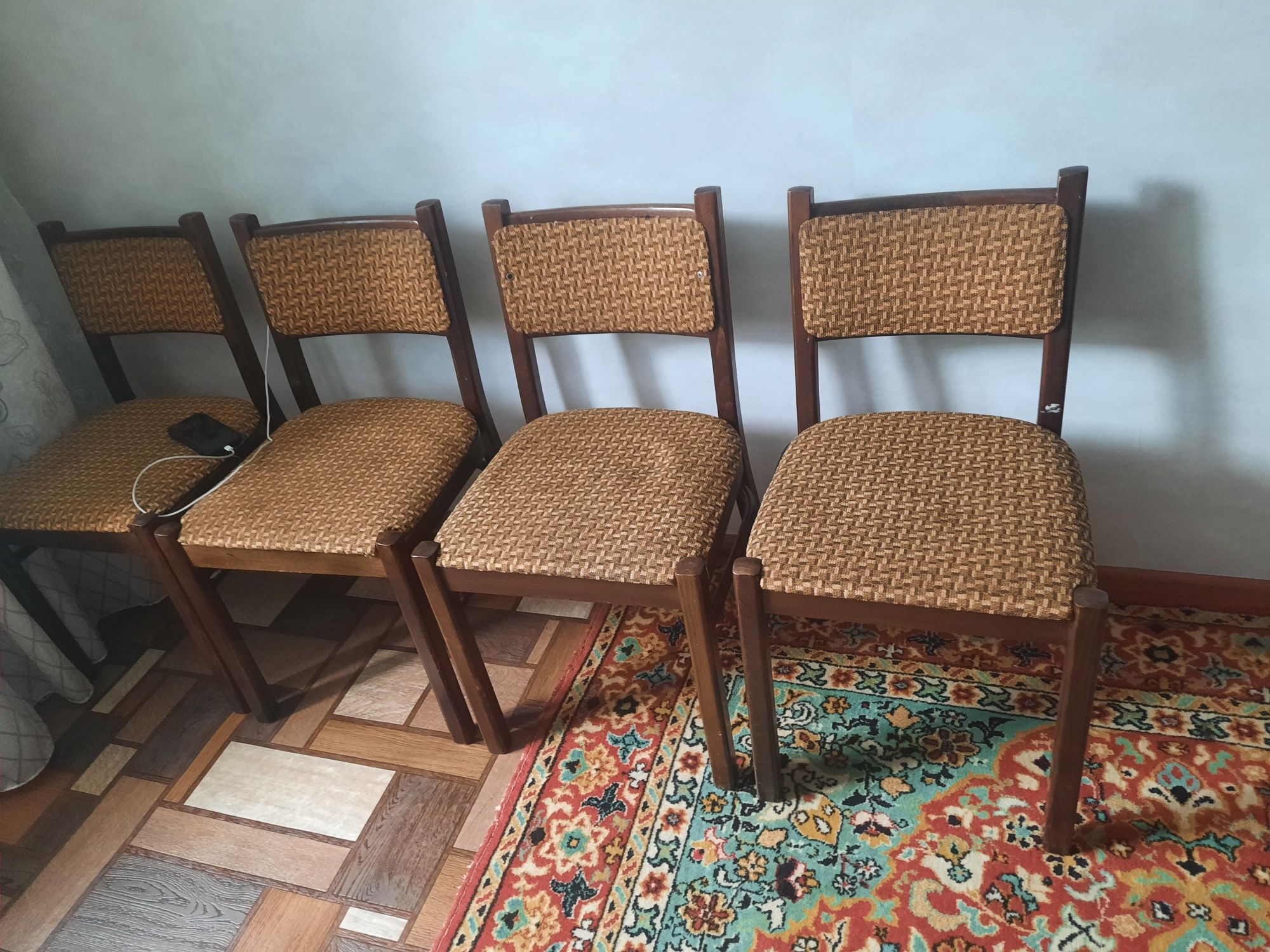 продам 6 стульев в отличном состояние