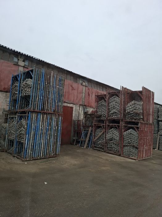 Închiriez schela și popii metalici