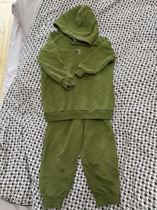 Продам спортивнвй костюм детский