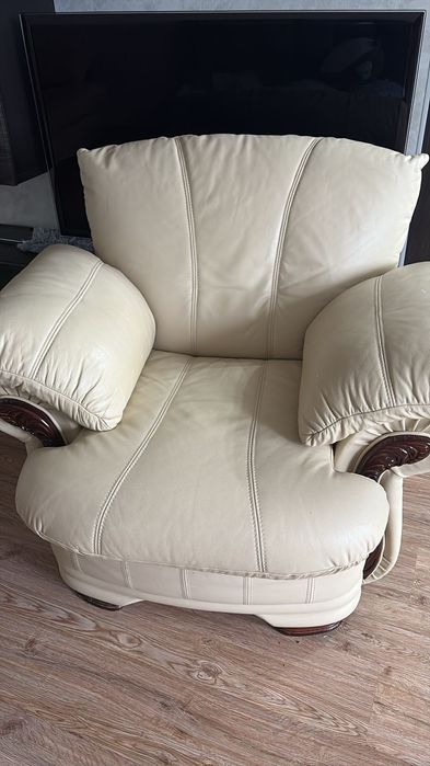 Продам срочно два кресла