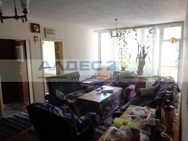 Дава се под наем Тристаен апартамент в София, Център - 104 кв.м за 459 € - Снимка #1