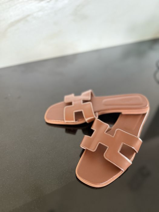 Hermes дамски чехли 37,38,39 99лв без кутия