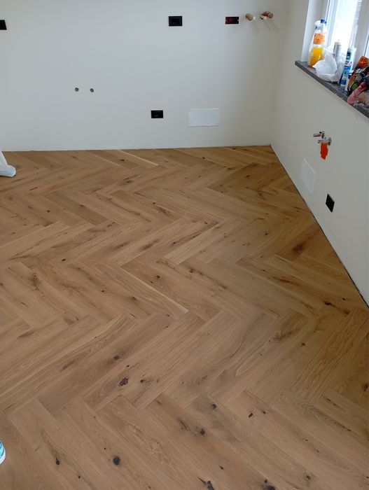 Montez parchet plinta usi