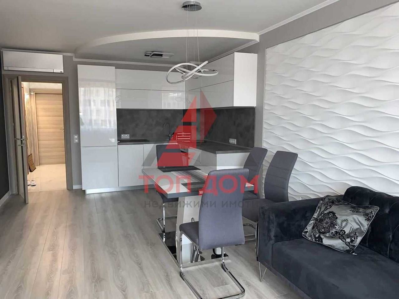 Дава се под наем Двустаен апартамент в Варна, Център - 65 кв.м за 800 € - Снимка #1
