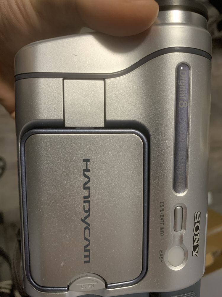 Видеокамера Sony DCR-TRV255E