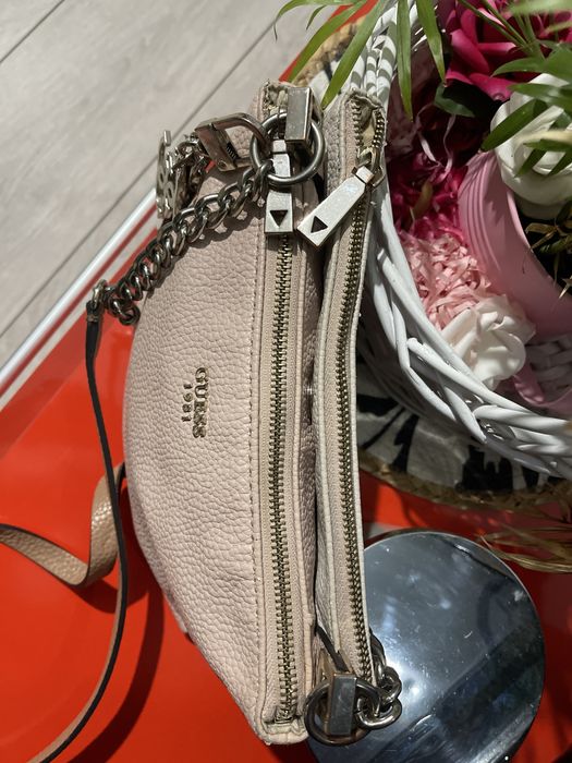 Оригинална чанта Guess