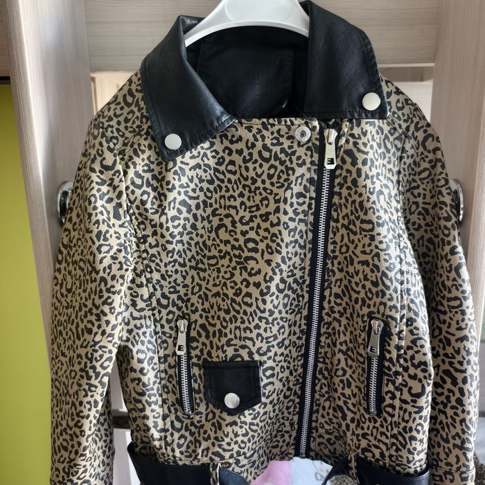 Косуха детская. Р-р 120, 130. Экокожа, леопардовый принт. Демисезонн.
